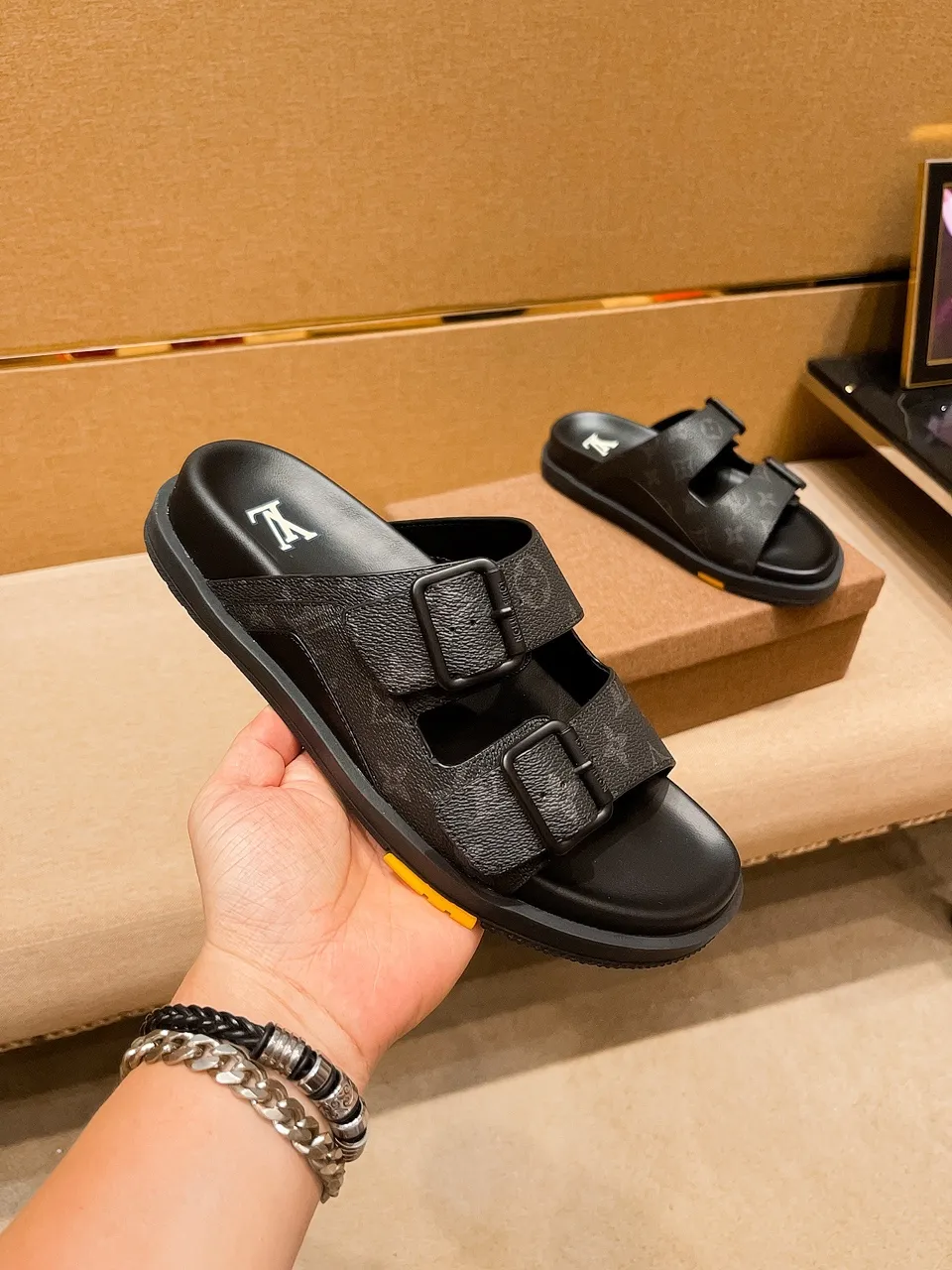 Men's shoes 💰 380 💰 New model on the market 🔥 [LV 🔥 Slippers] High-end 1:1 mold customization of first-layer cowhide, original upgraded version of the outsole, lighter and non-slip. The market's top quality, fashionable and trendy, versatile and popular, simple yet tasteful, a must-have for fashionistas, exuding a fashionable and casual atmosphere, fashion is at your feet, full of confidence, the same style at the counter 👍The season of spring and summer slippers is here, they are super beautiful to wear, 38-44, multiple colors available🔥